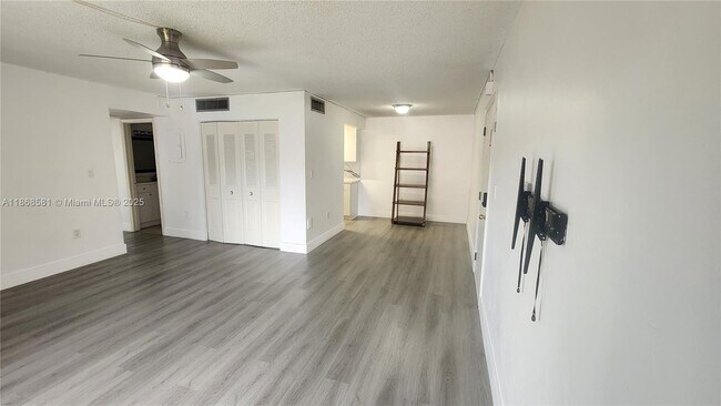 Building Photo - 7231 Miami Lakes Dr