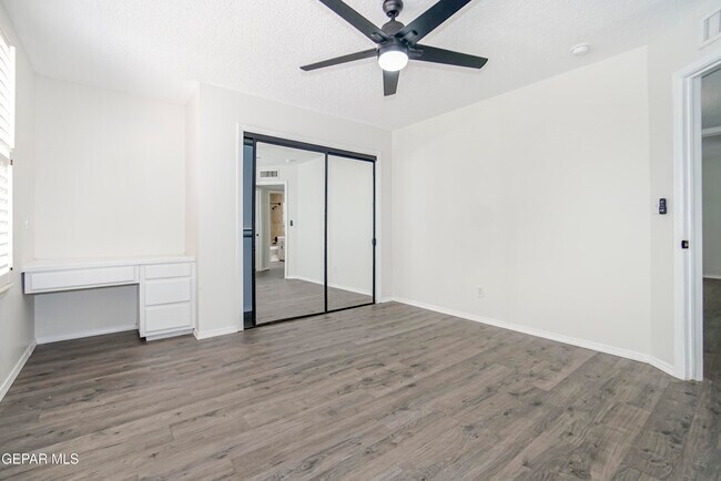Building Photo - 6529 Jim De Groat Dr