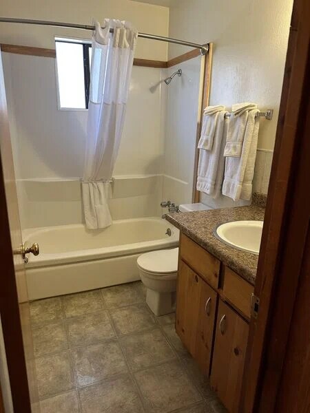 Building Photo - 237 E White Mountain Blvd