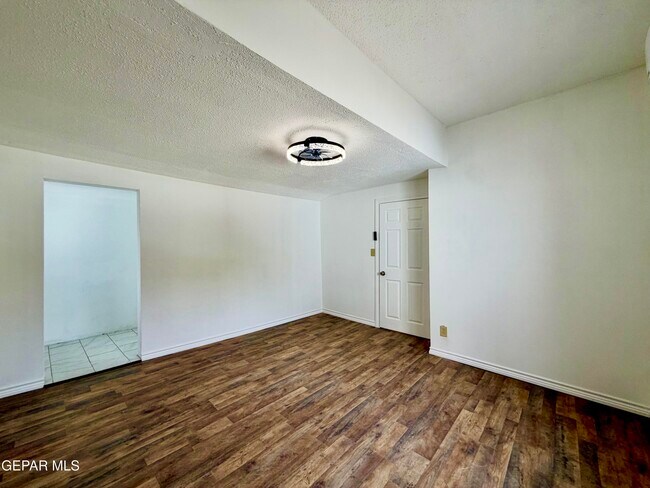 Building Photo - 418 S Estrella St