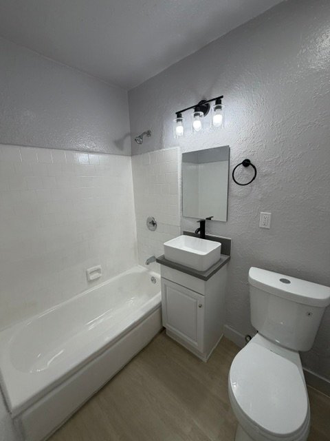 Building Photo - 600 W 93rd St