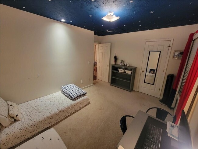 Building Photo - 1002 Cedar Trce SW