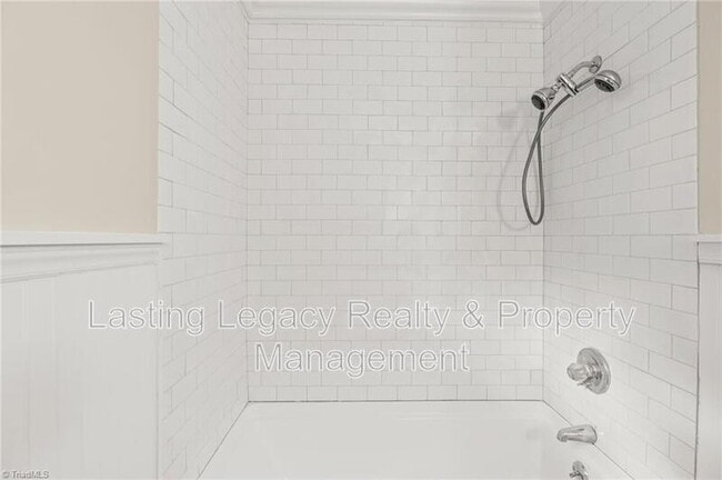 Building Photo - 1200 Lamont Dr