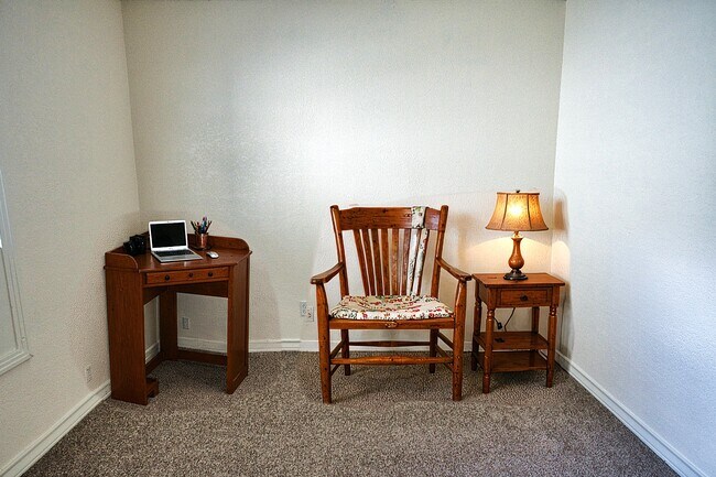 Building Photo - 906 Avenue A