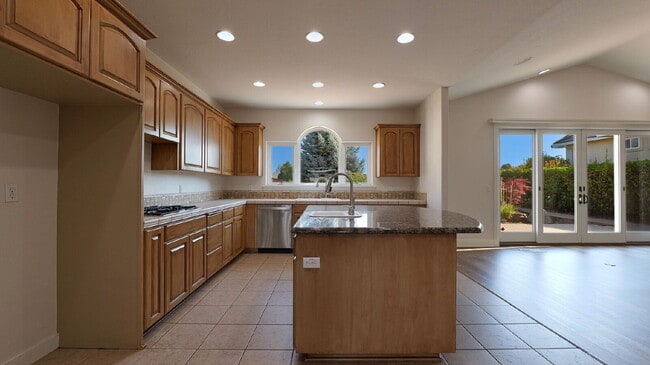 Building Photo - 143 Pine Lake Dr