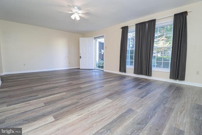 Primary Photo - 1738 Farmington Ct