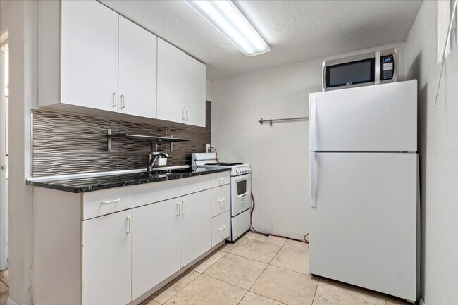 Building Photo - Javid Properties Triplex