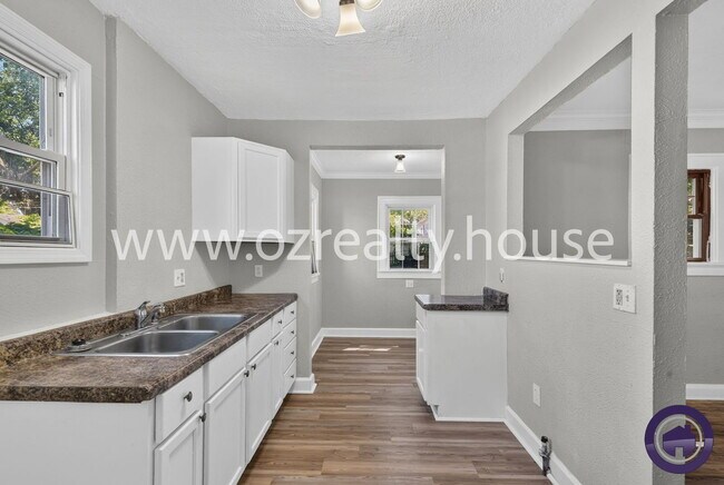 Building Photo - 1937 Brame Pl