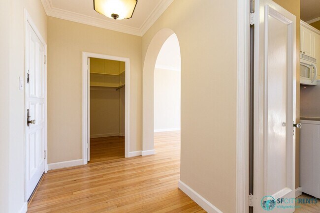 Building Photo - Russian Hill: Remodeled 3rd Floor Art Deco...