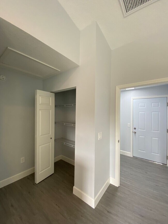 Building Photo - Desirable SW Ocala Neighborhood 3/2/2 **WON'T LAST**