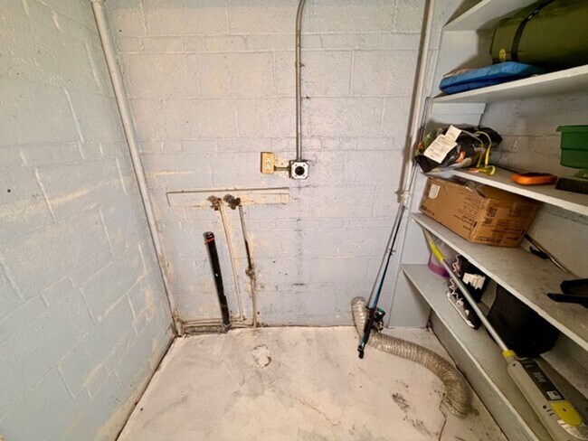 Building Photo - Del Mar Brick Ranch