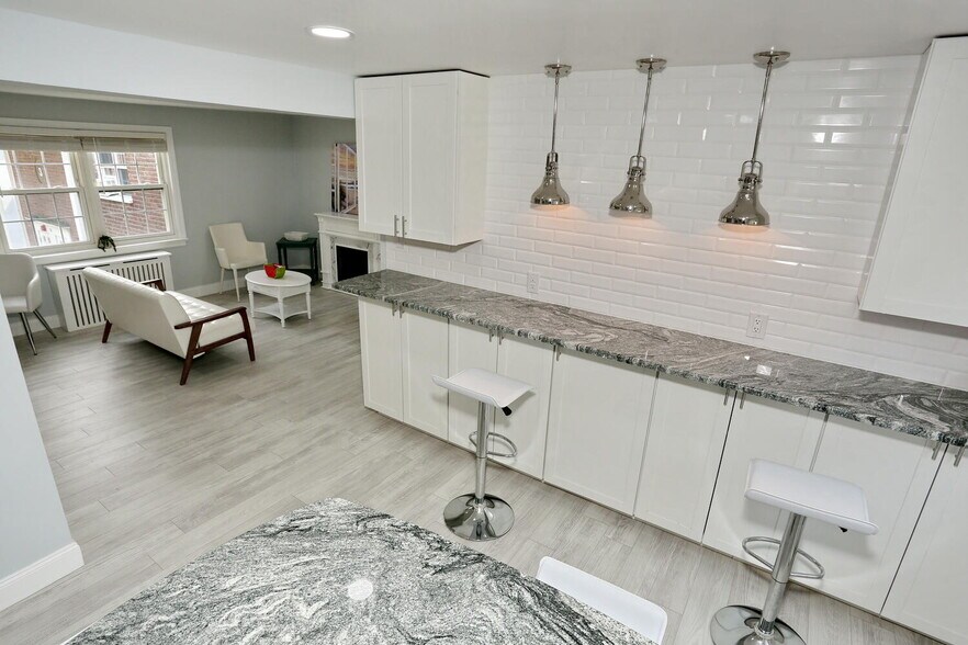 Building Photo - 100 Huguenot Ave