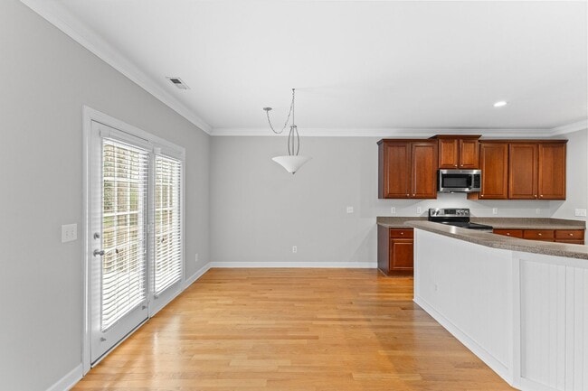 Building Photo - **3bd/2.5ba Townhome in Magnolia Woods**