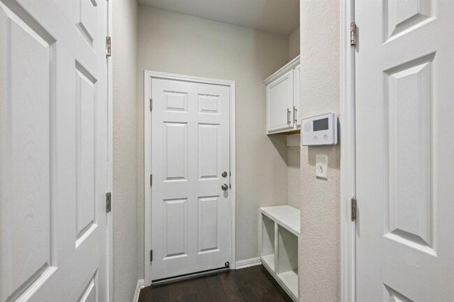 Building Photo - 2304 S Lakeline Blvd