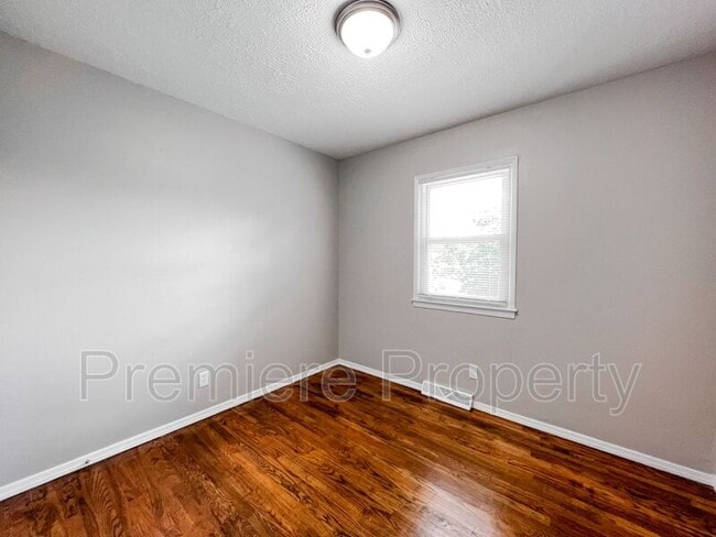 Building Photo - 3437 N Poplar Ave