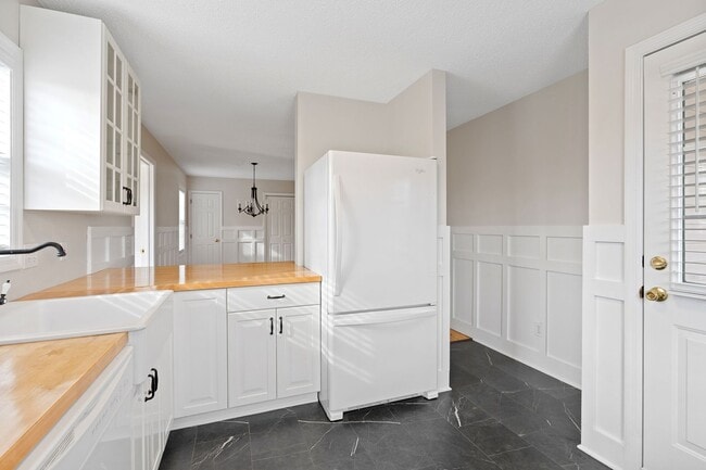 Building Photo - Beautiful 3 BR, 3BA Home-District 1 Schools, Walking Distance to Downtown Inman