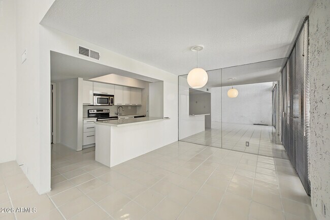 Building Photo - 4656 N 40th St