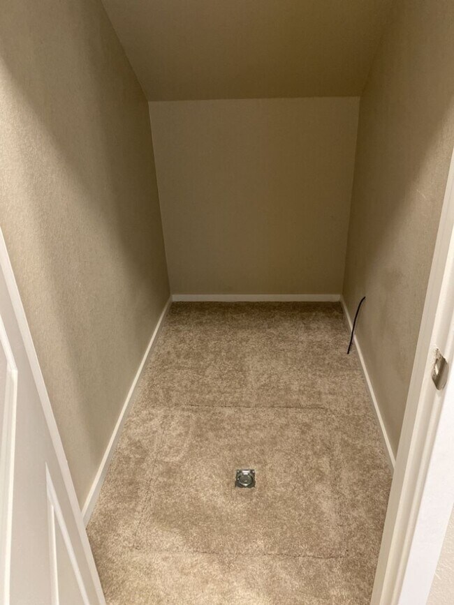 Building Photo - $300 Off 1st Month if Lease Starts by 5/1!