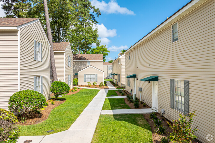 Building Photo - Woodland Trace Apartments