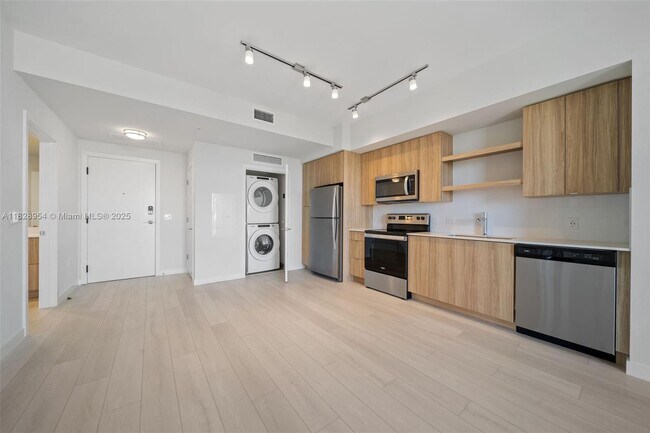 Building Photo - 555 NE 8th St