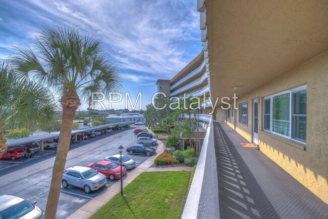 Building Photo - 8950 Park Blvd