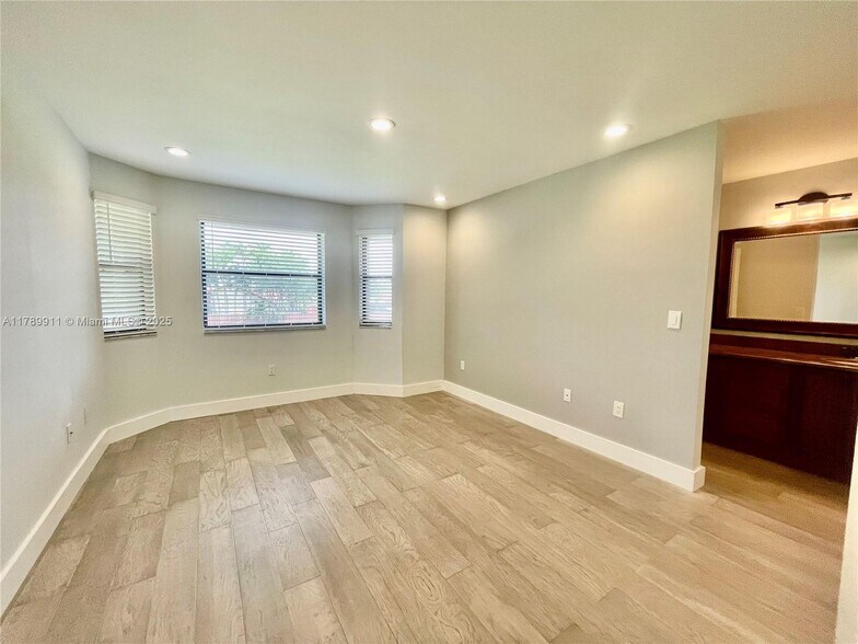 Building Photo - 11325 SW 9th Ct