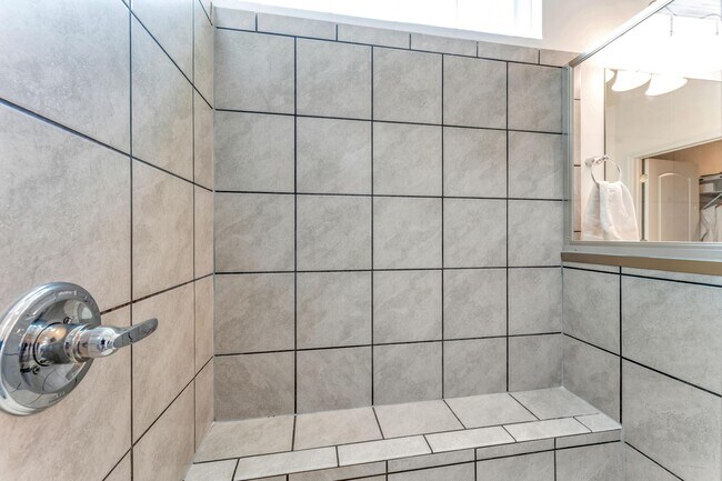 Building Photo - 8619 Landrace Dr