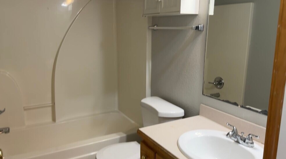 Building Photo - 847 Locust St