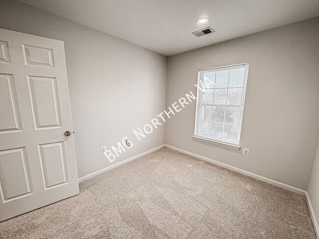 Building Photo - 4647 Flatlick Branch Dr