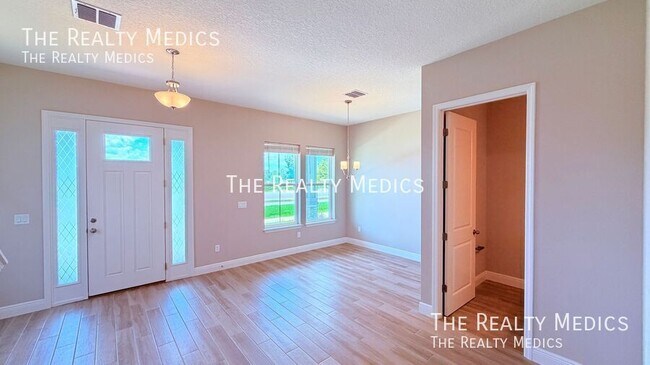 Building Photo - 6495 Cyrils Dr