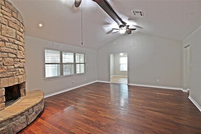 Building Photo - 2074 Shadow Rock Dr