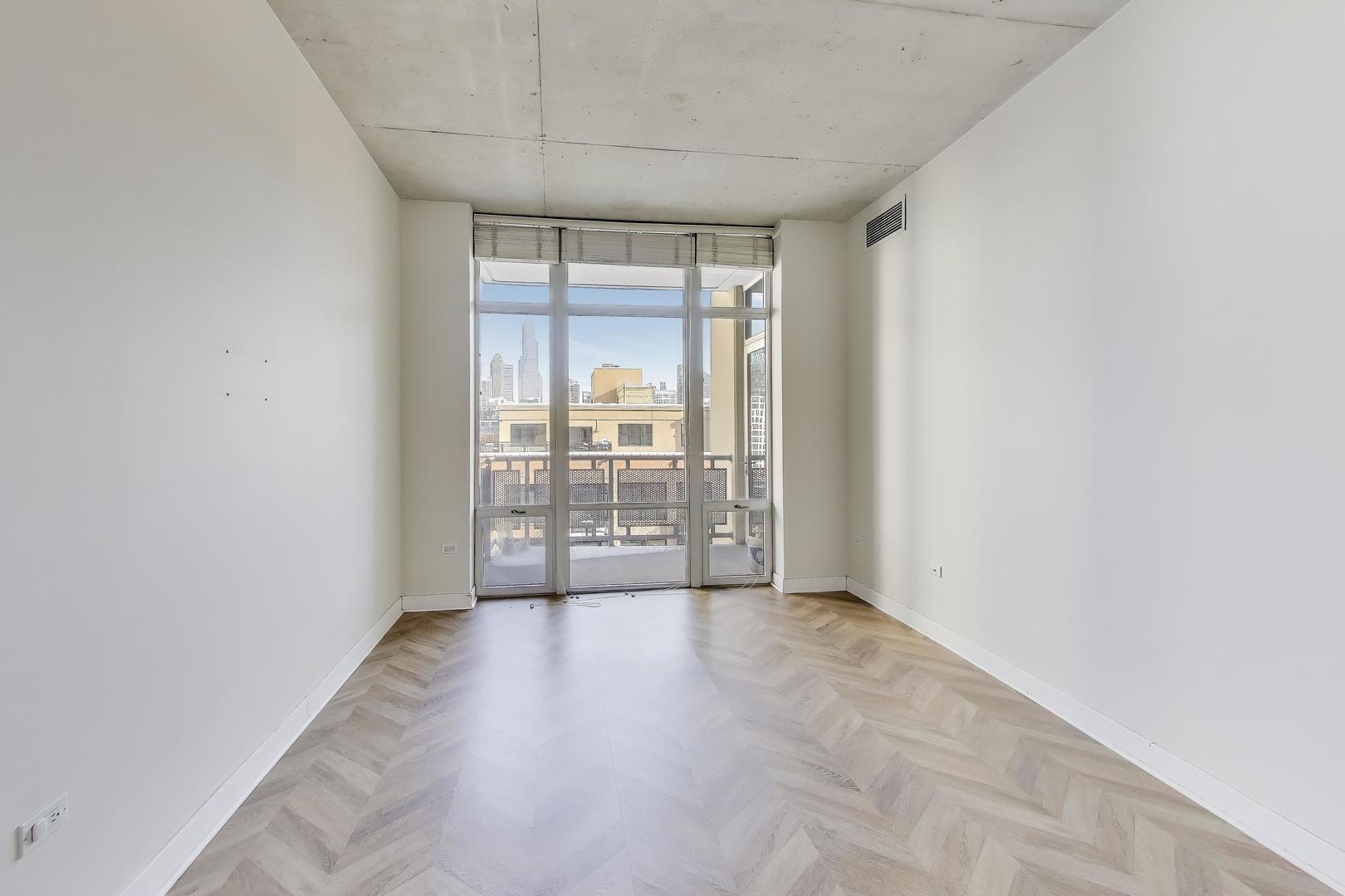 Building Photo - 720 N Larrabee St