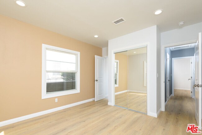 Building Photo - 2107 W 84th Pl