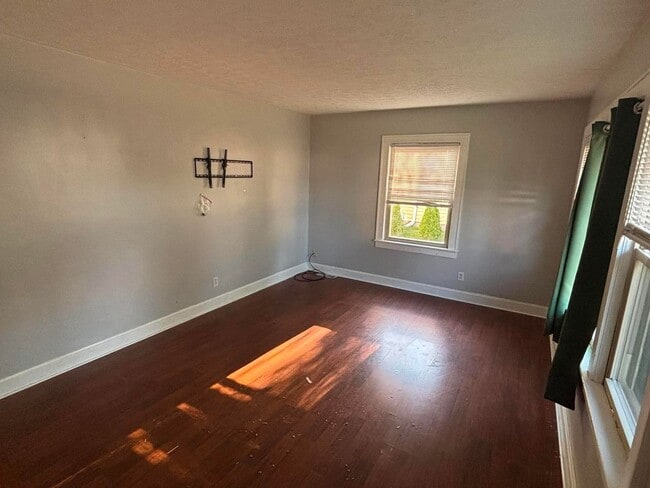 Building Photo - 3 bed 1 bath