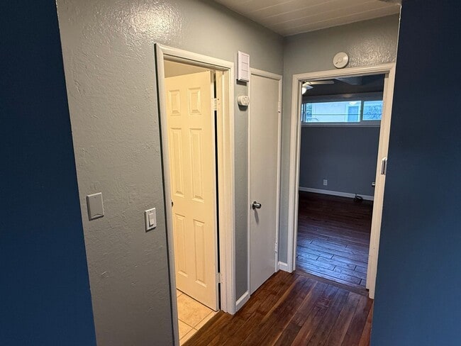 Building Photo - 5300 School St