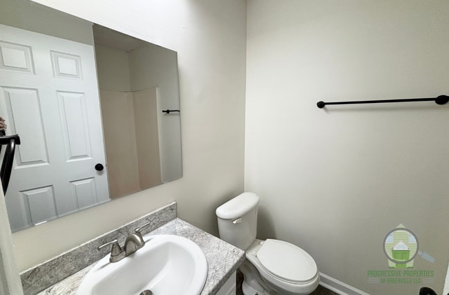 Building Photo - 522 Mcneely Cir