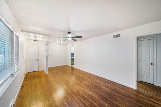 Building Photo - Move In SPECIAL! Beautifully Remodeled 2-B...