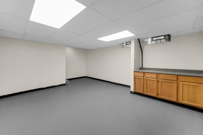 Building Photo - 451 Yorkshire Sq