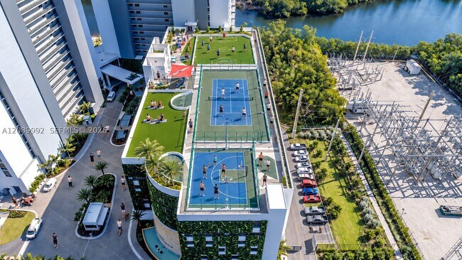 Building Photo - 16385 Biscayne Blvd