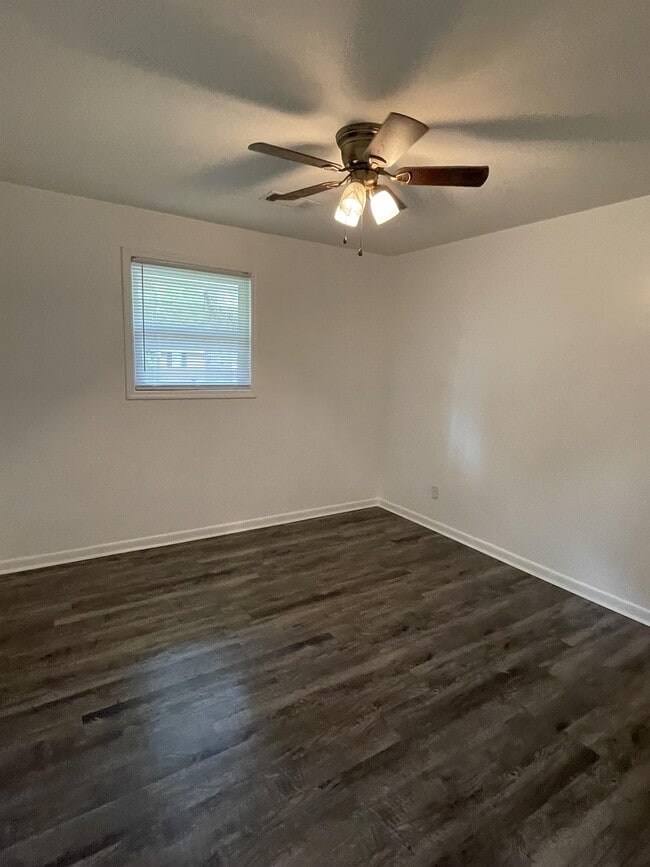 Building Photo - 904 Warthen St