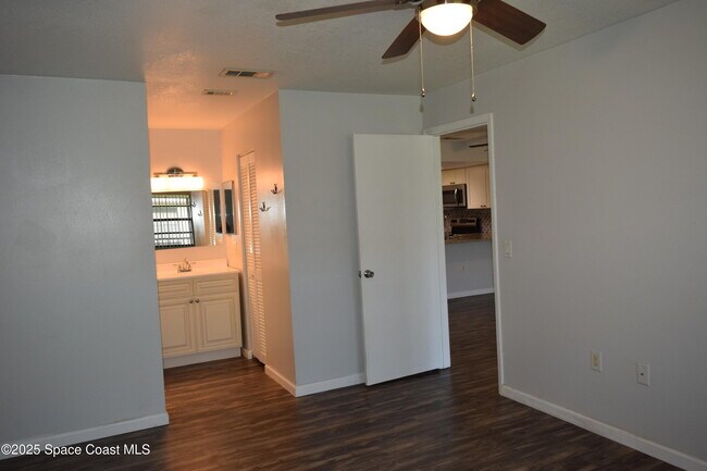 Building Photo - 1067 Ellen Ct