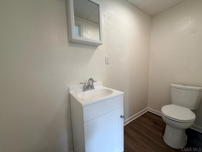 Building Photo - 302 Walters Ave