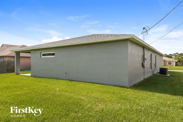 Building Photo - 1073 SW Bianca Ave