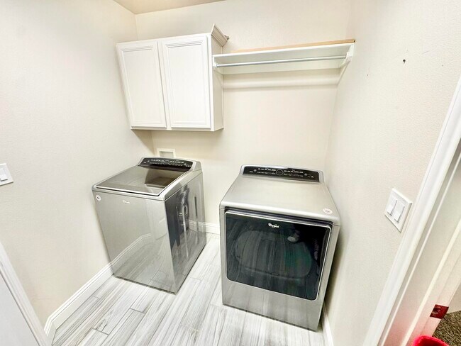 Building Photo - 13801 Avenue W