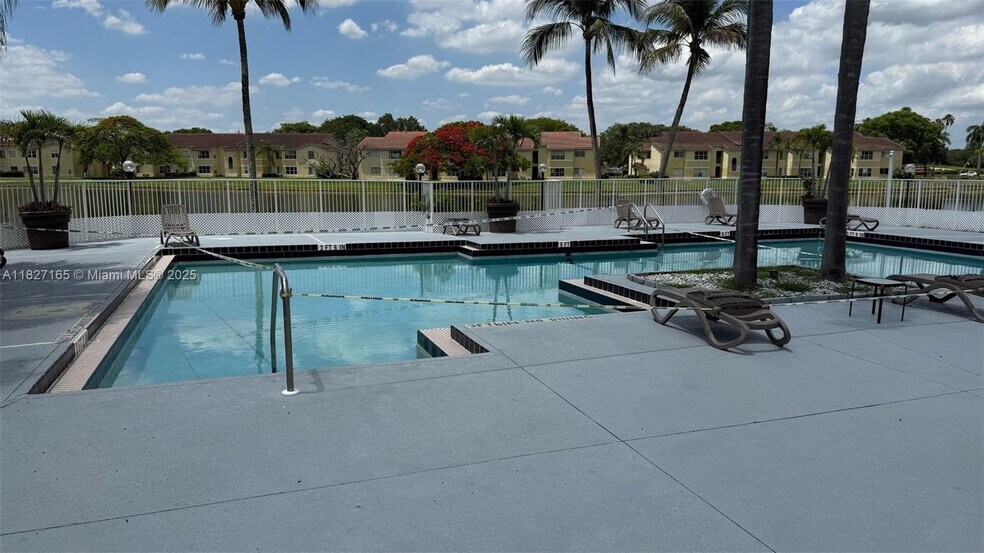 Building Photo - 457 Vista Isles Dr