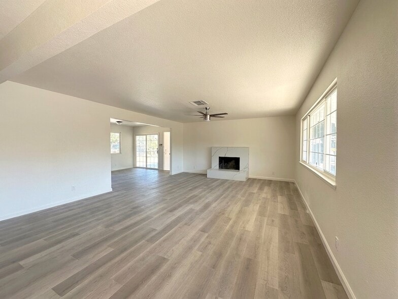 Building Photo - 15050 Cottage Ave