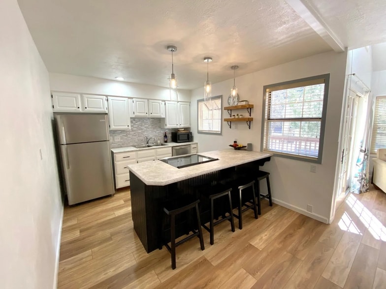 Building Photo - 1911 E Broadway St