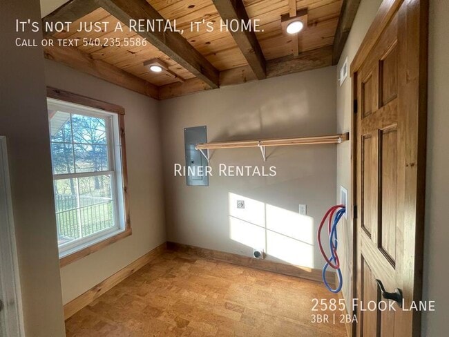 Building Photo - 2585 Flook Ln