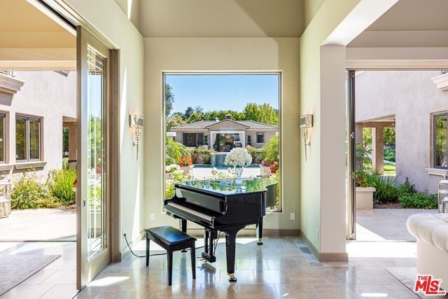 Building Photo - 1209 Via Aracena