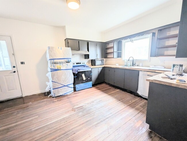 Building Photo - 417 Cliff St